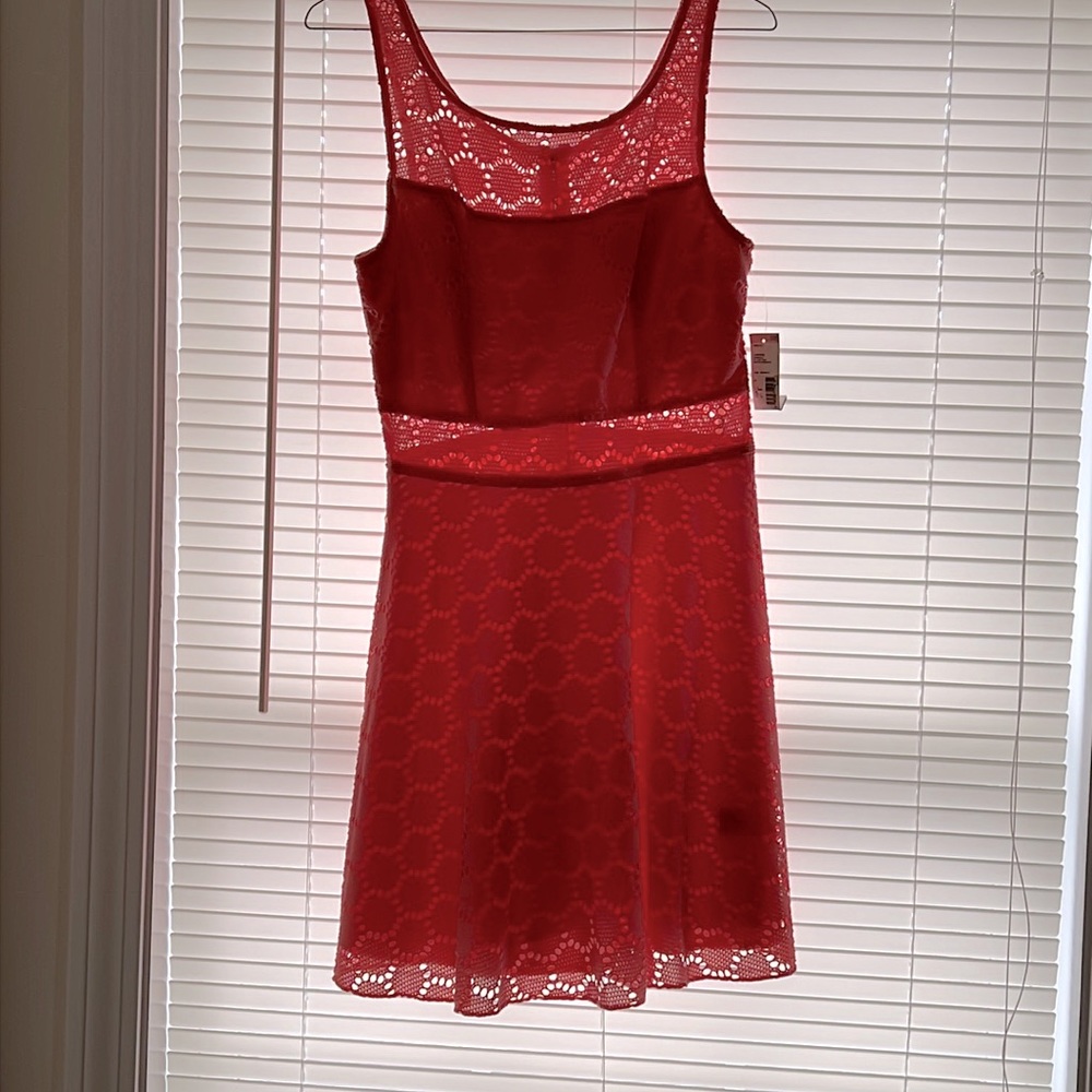Very nice coral color for summer! Fully lined on the bottom and great quality